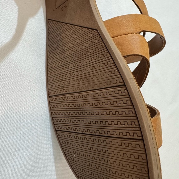 Tom’s Tan Strappy Sandals 9 wide summer sandals - Picture 9 of 15